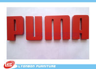 Logotipo da gravura de madeira do CNC do puma do OEM/etiqueta de tipo vermelha do MDF para o suporte de exposição de madeira